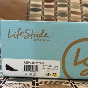 LifeStride Juliana suede pumps